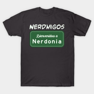 Nerdmigos: Bienvenidos a Nerdonia T-Shirt